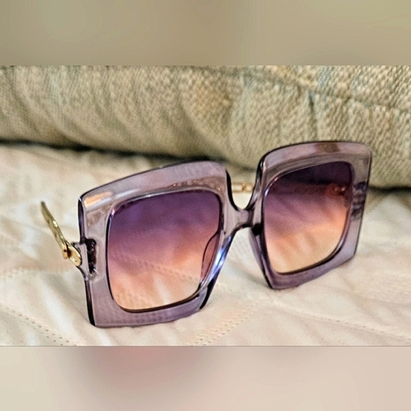 🌟NWOT Oversized Vintage  Square Shaped  Sunglasses- Gradient Gray To Pink 🌟 - Picture 1 of 8